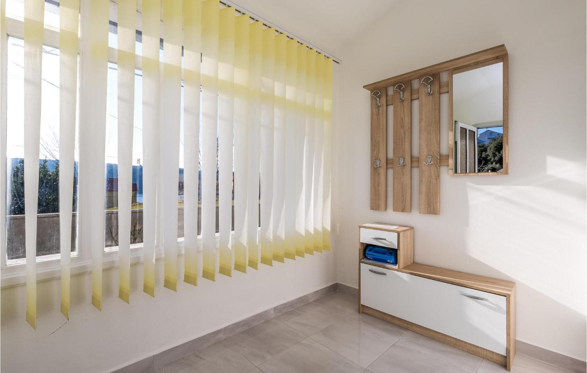 Pet Friendly Apartment In Kampor With Kitchen Kültér fotó