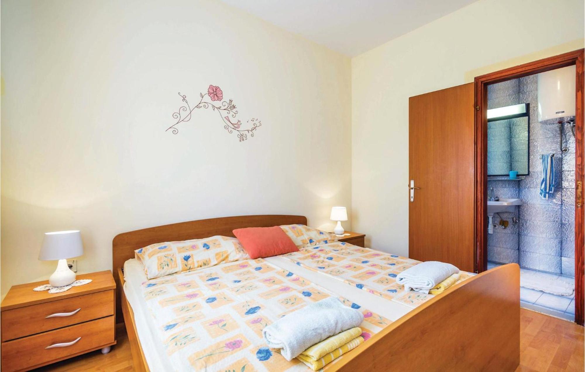 Pet Friendly Apartment In Kampor With Kitchen Kültér fotó