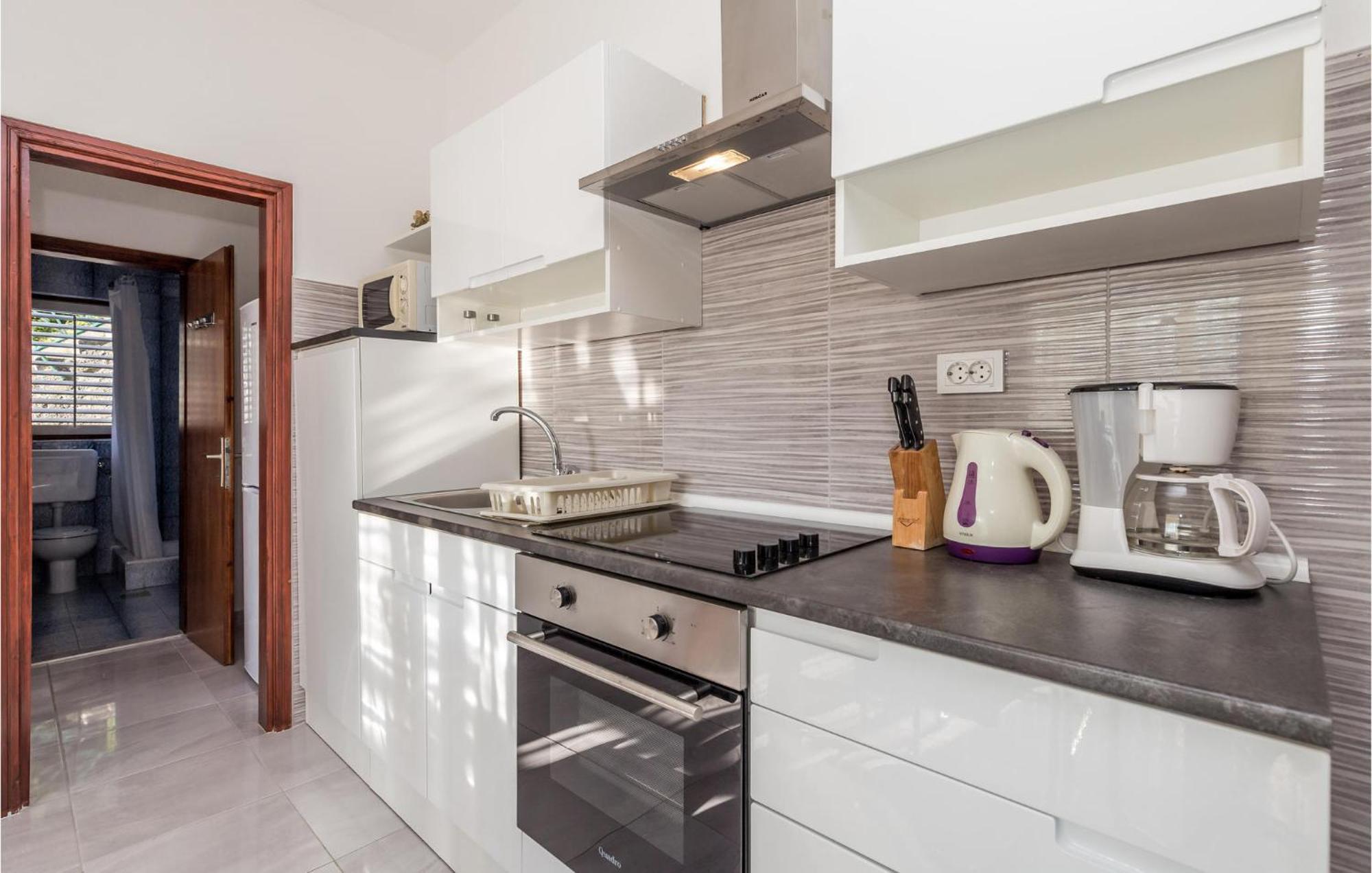 Pet Friendly Apartment In Kampor With Kitchen Kültér fotó